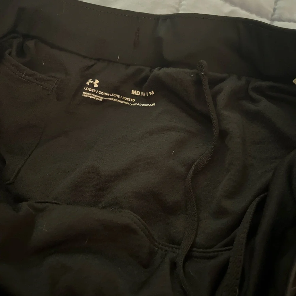 Under Armour Black and Navy Shorts Women’s Medium - Picture 5 of 5